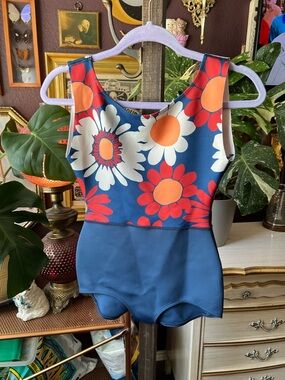 SEEA Lido Floral One Piece Surf Suit Swimsuit Size Small